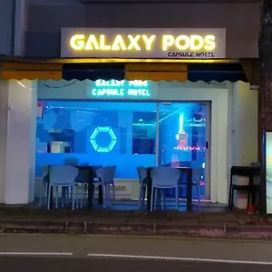 Galaxy Pods Capsule Boat Quay Singapura