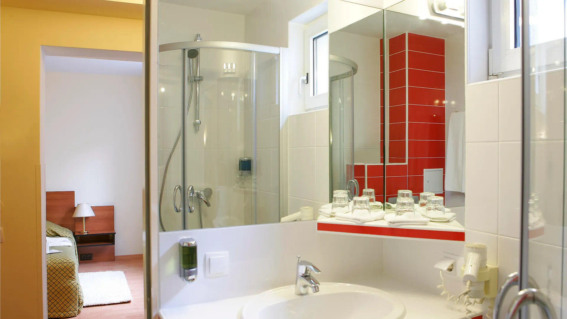 Caratart Hotel Bombolo Wien 4*, Vienne